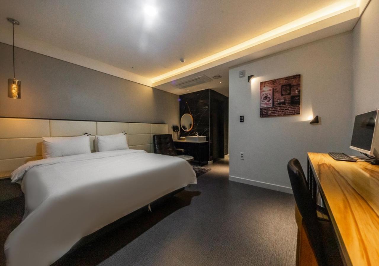 West In Hotel Yeosu Extérieur photo